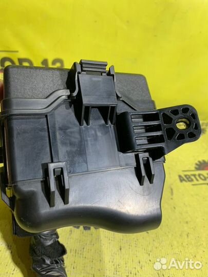 Блок предохранителей под капот Hyundai Solaris RB