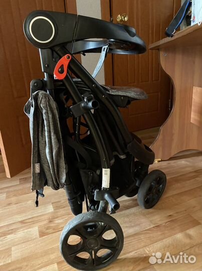 Детская прогулочная коляска