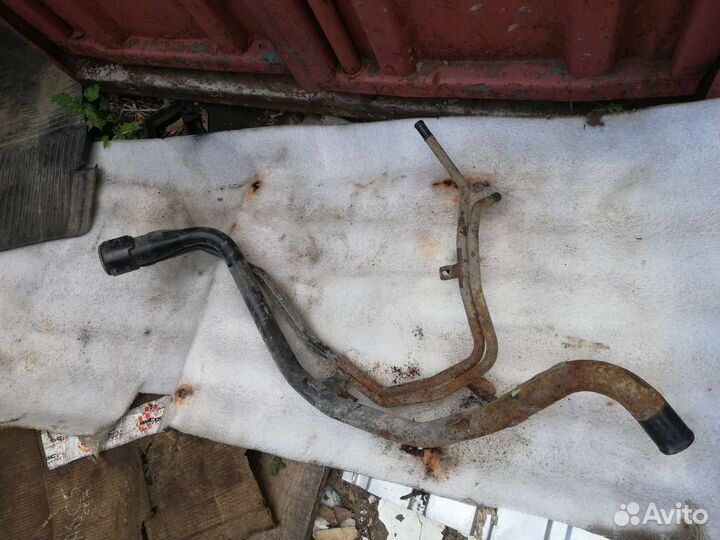 Заливная горловина бензобака Джили Эмгранд EC-7