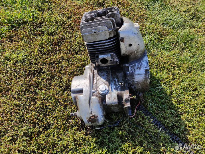 Двигатель на Моторолер