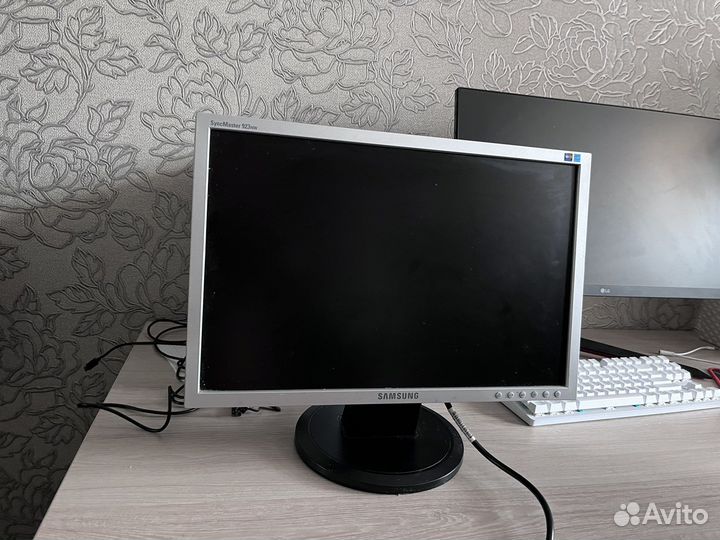Монитор Samsung 923 NW