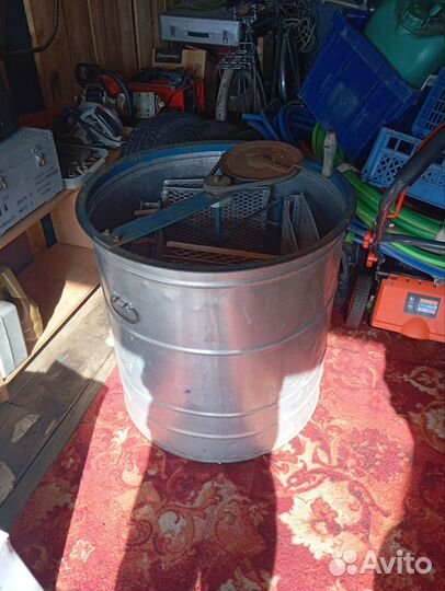 Медогонка ручная 4-х рамочная