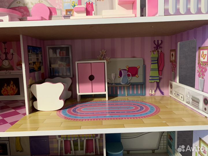 Кукольный домик с мебелью