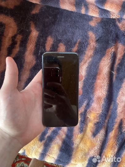 iPhone SE (2020), 64 ГБ