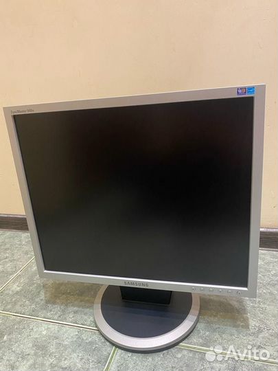 Монитор Samsung SyncMaster 940N