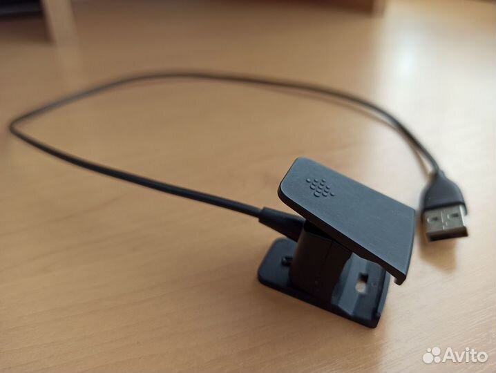 Кабель к фитнес-браслету Fitbit Charge 2
