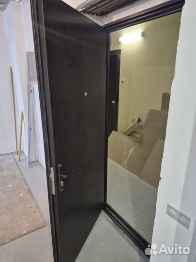 Дверь входная металлическая от застройщика