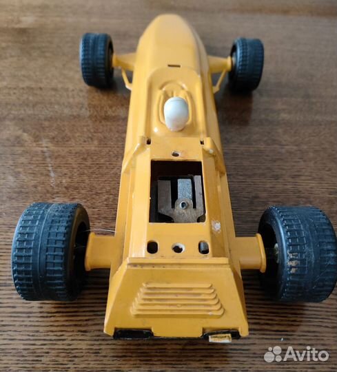 Игрушка в возрасте - гоночный болид из СССР