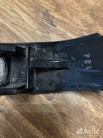 Повторитель поворота в зеркало toyota RAV4