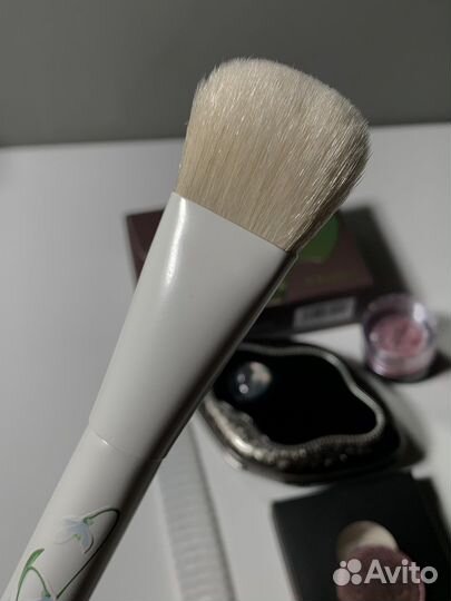 Косметика и кисть б/у
