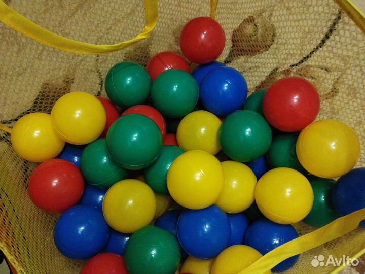 Конструктор детский и сухой бассейн