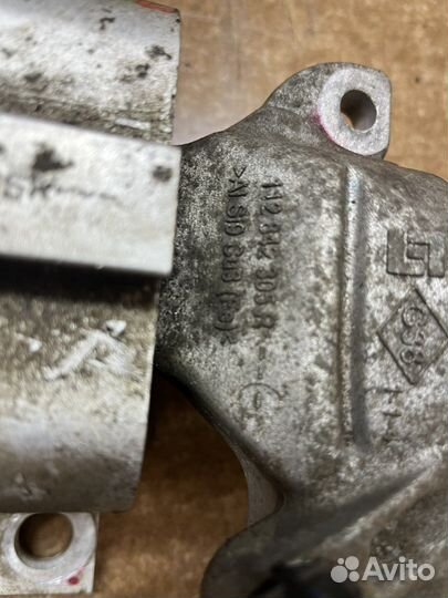 Рено Логан / каптюр подушка двигателя