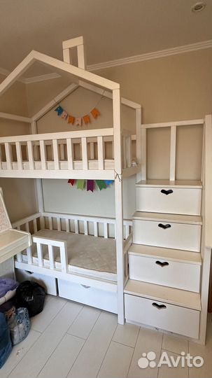 Детская кровать домик двухъярусная