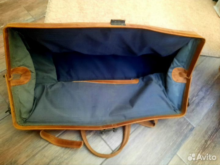 Дорожная сумка (саквояж)