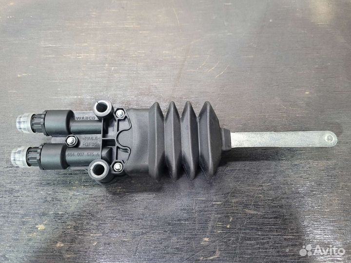 Клапан пневматический 21304773 4640075754 wabco