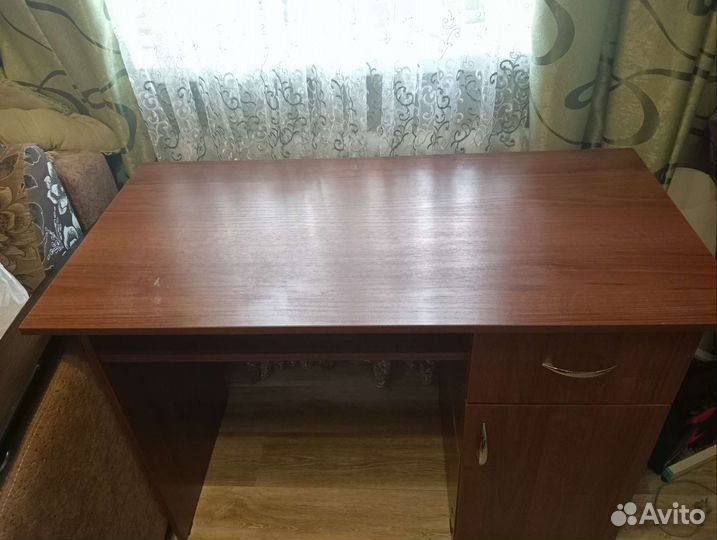 Письменный стол для школьника бу