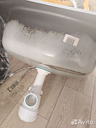 Раковина и кран