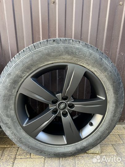 Оригинальные колёса на Range Rover Velar R19