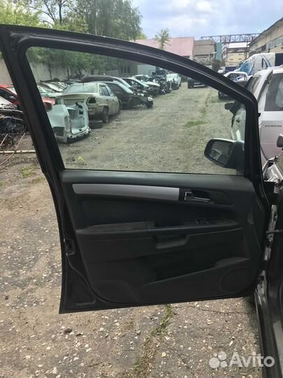 Дверь передняя левая Opel Zafira B