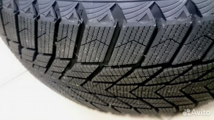 Nexen Winguard Ice Plus 215/60 R16 99T