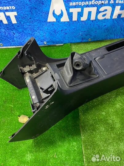 Подлокотник Mazda 3 BK Z6 2009