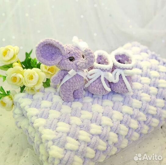 Вязаные пледы, игрушки, пинетки