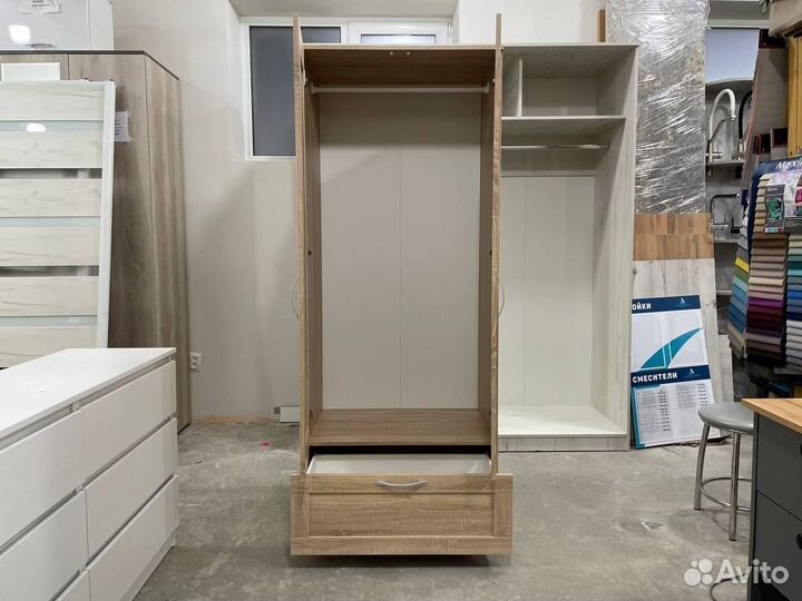 Шкаф двухстворчатый с ящиком