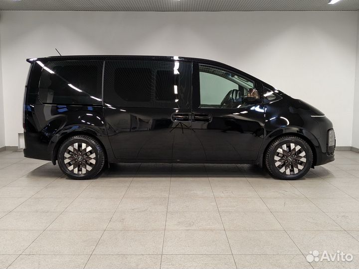 Hyundai Staria 2.2 AT, 2023, 44 300 км