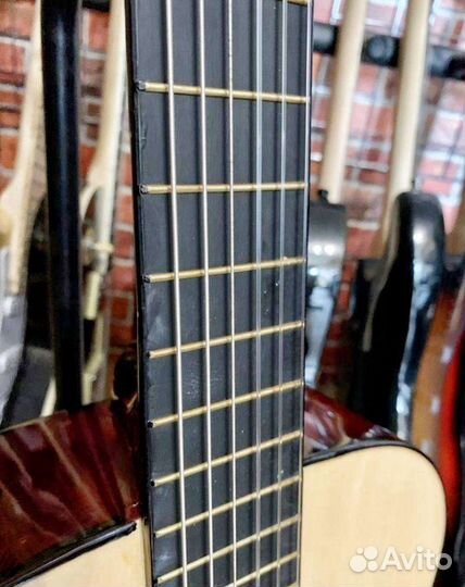 Классическая гитара натуральная