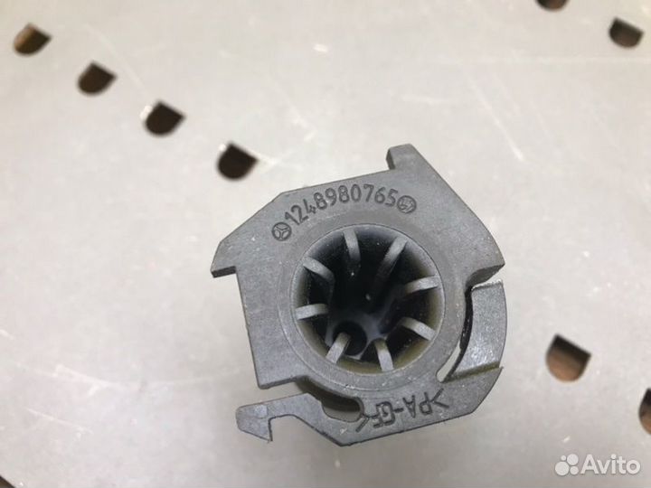 Крепление запасного колеса Mercedes-Benz C-Class