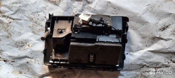 Бардачок Audi q7 2008