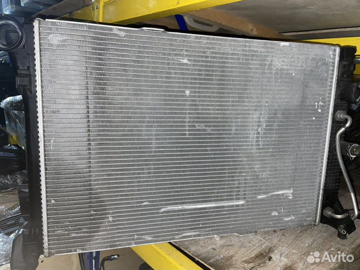 Радиатор Mercedes w204 w212