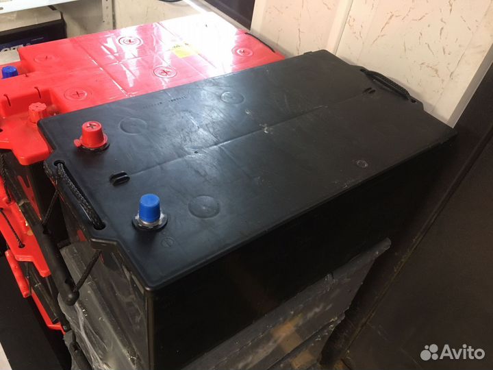 Аккумулятор на грузовик черный