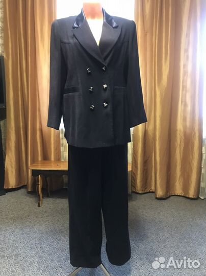 Костюм женский