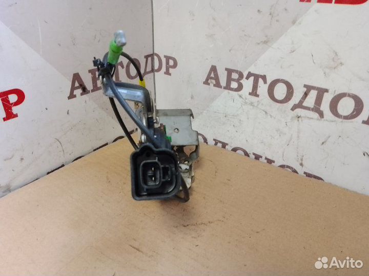 Замок двери задний левый Peugeot 107