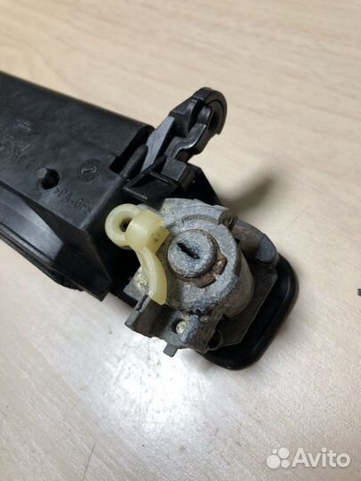 Ручка двери передней наружная правая Audi 100 C4