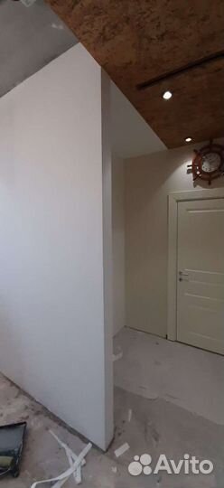 Поклейка обоев, ламинат