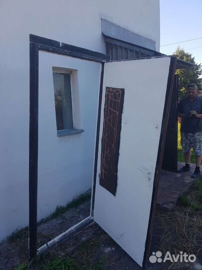 Дверь входная металлическая б/у