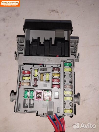 Блок реле и предохранителей Opel Astra J 2011