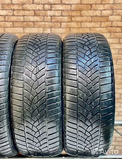 Goodyear UltraGrip Performance 225/55 R17