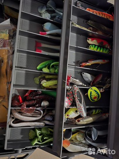Рыболовный бокс со снастями