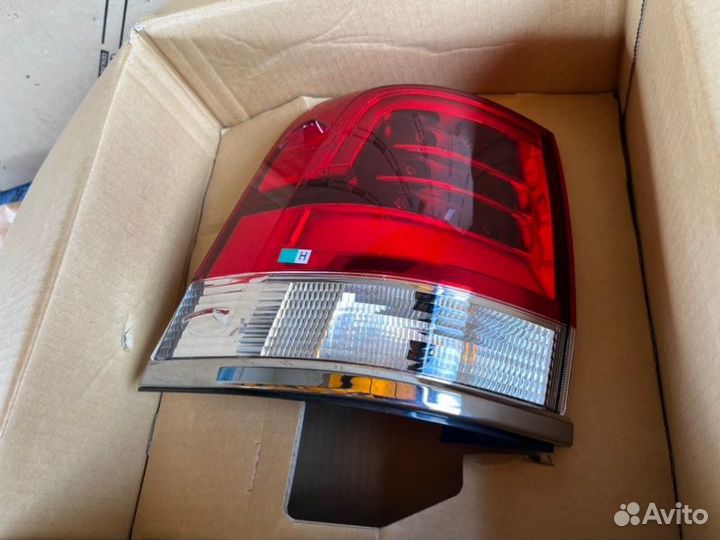 Фонарь в крыло левый Toyota Lc200 15-21