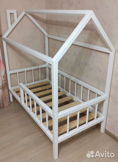 Кроватка домик