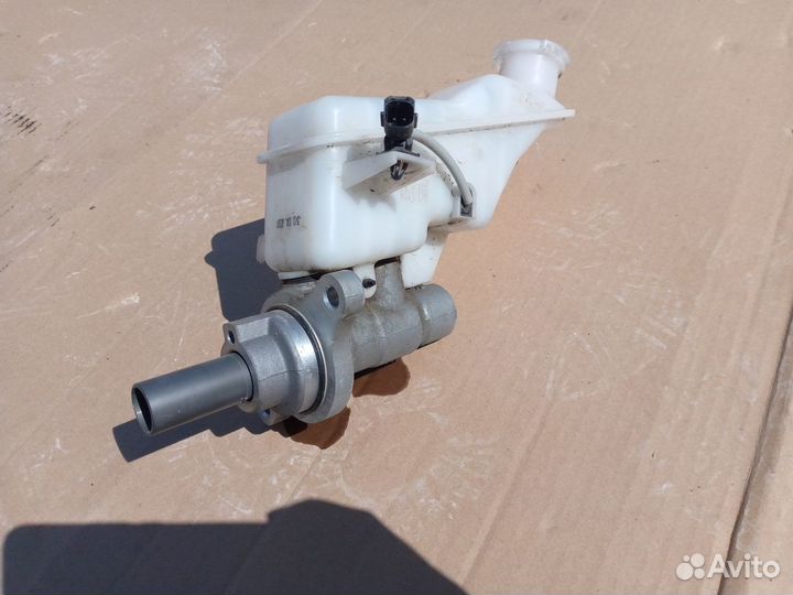 Главный тормозной цилиндр в сборе Kia Sportage 4