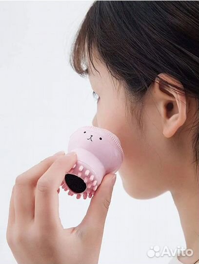 Силиконовая щеточка для умывания и очищения кожи