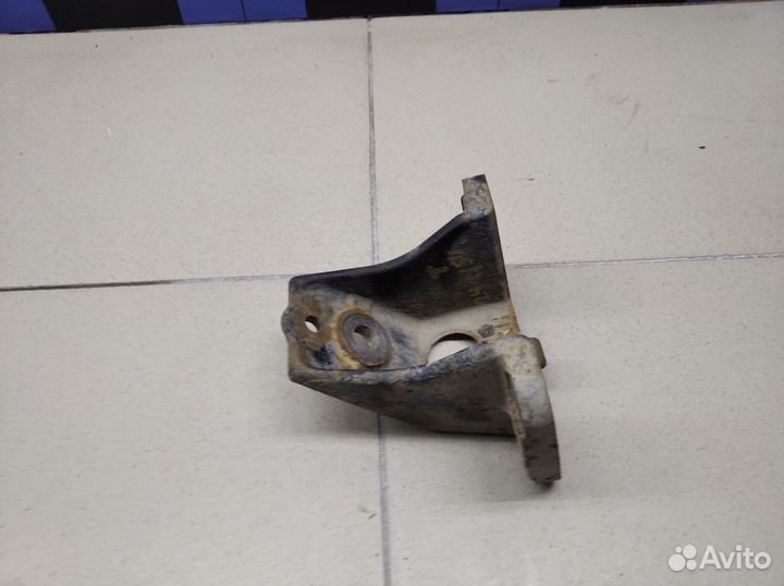 Кронштейн двигателя правый Hi Lux 2015