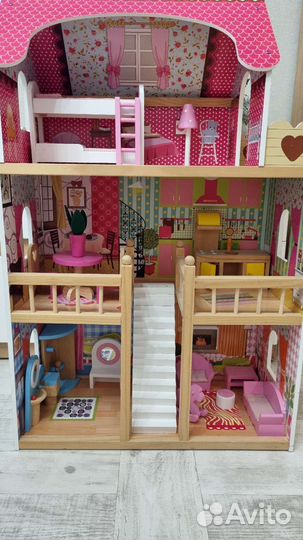 Кукольный домик с мебелью