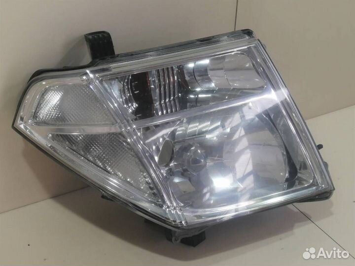 Б/У Б/У Фара правая 26010EB30C nissan