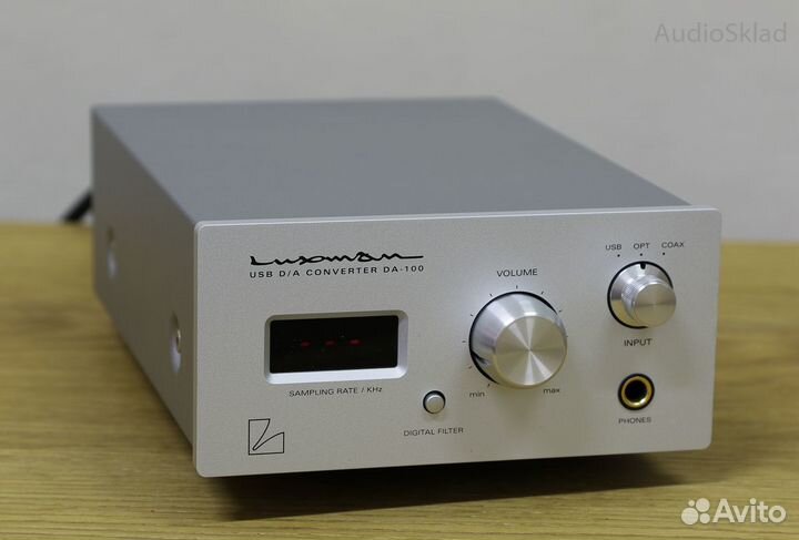 Цифро-аналоговый преобразователь Luxman DA-100