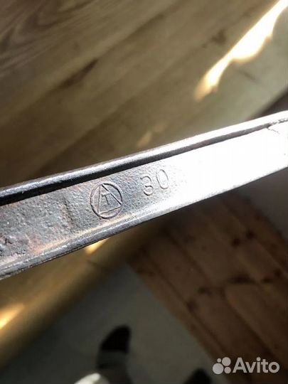 Старинный разводной ключ